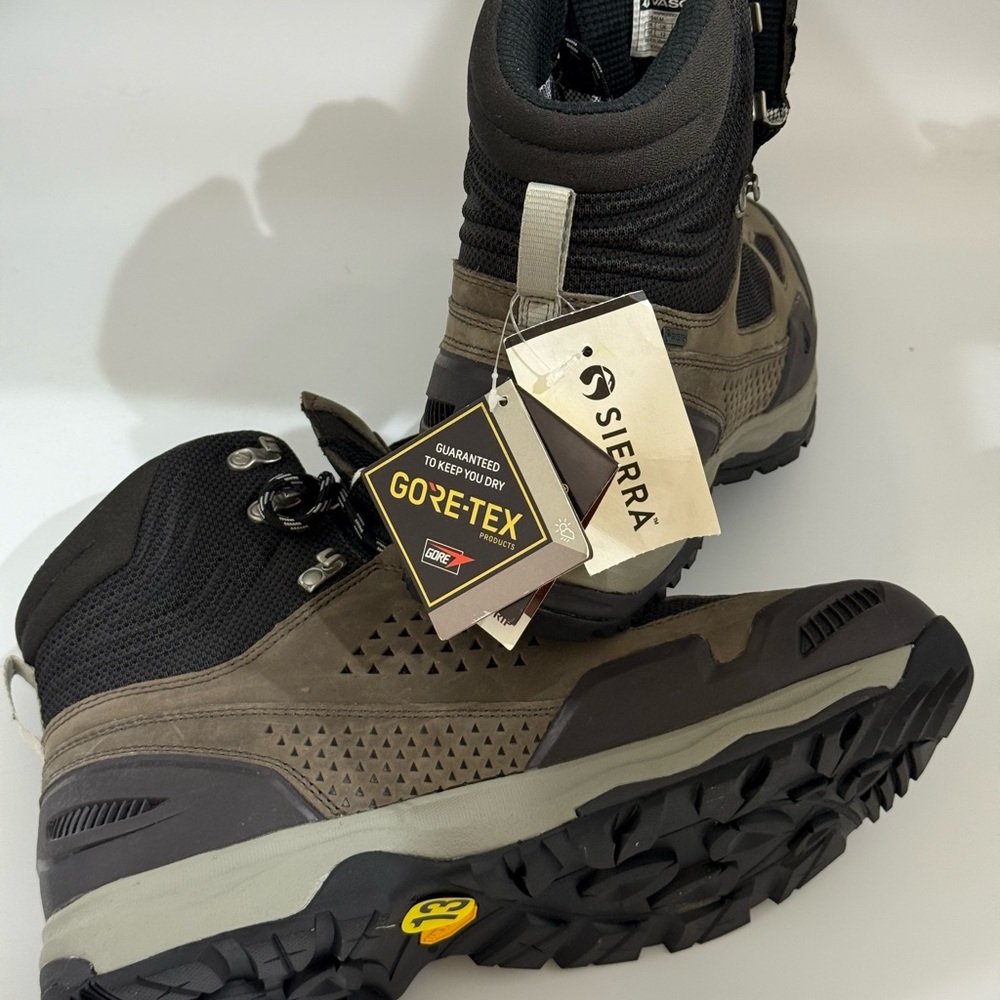 Vasque Men's Tan and Black Hiking Boots - Picture 4 of 5